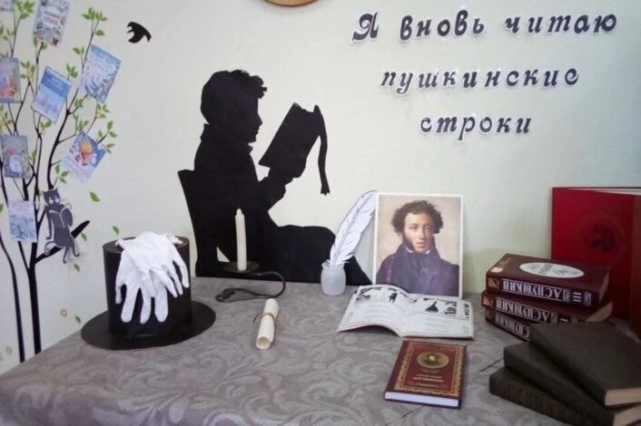 ✨ Литературная гостиная "Читаем Пушкина".

📘 Ребята 6 отряда собрались в литературной гостиной. Дет