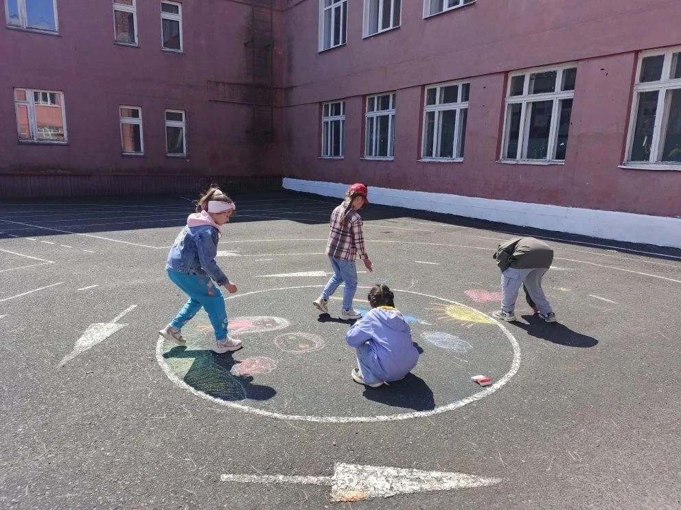 🎉 Сегодня у нас настоящий 
праздник — открылся наш любимый пришкольный лагерь! И старт получился по