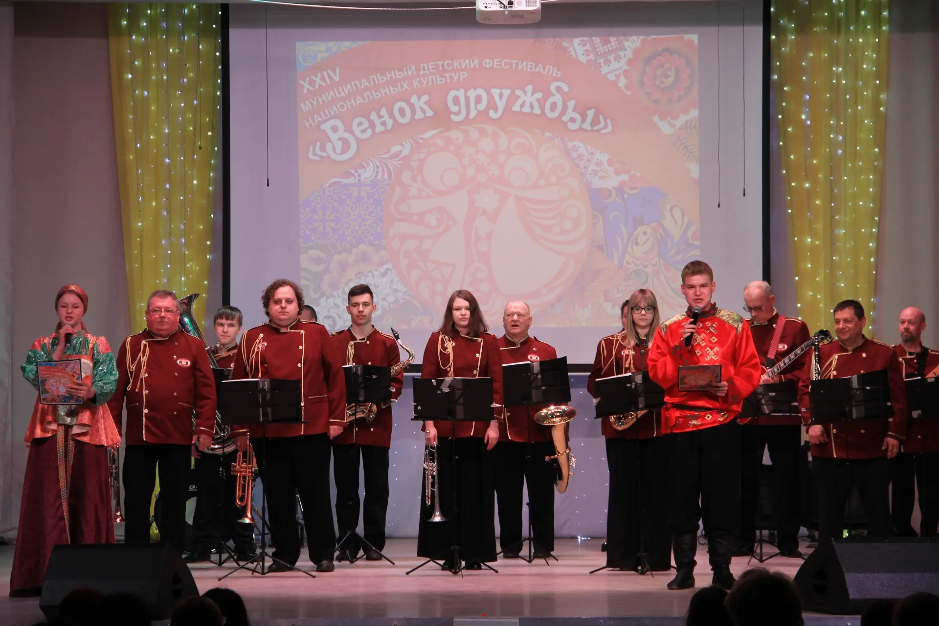 ДЕТСКИЙ ФЕСТИВАЛЬ «ВЕНОК ДРУЖБЫ»

25 апреля на сцене ГО «Досуг» состоялся XXIV муниципальный детский