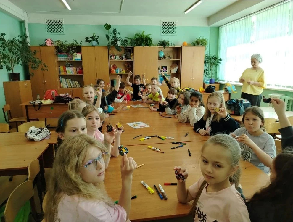 🎨 В пришкольном лагере прошёл мастер‑класс по декоративно‑прикладному искусству!  
Ребята с увлечен
