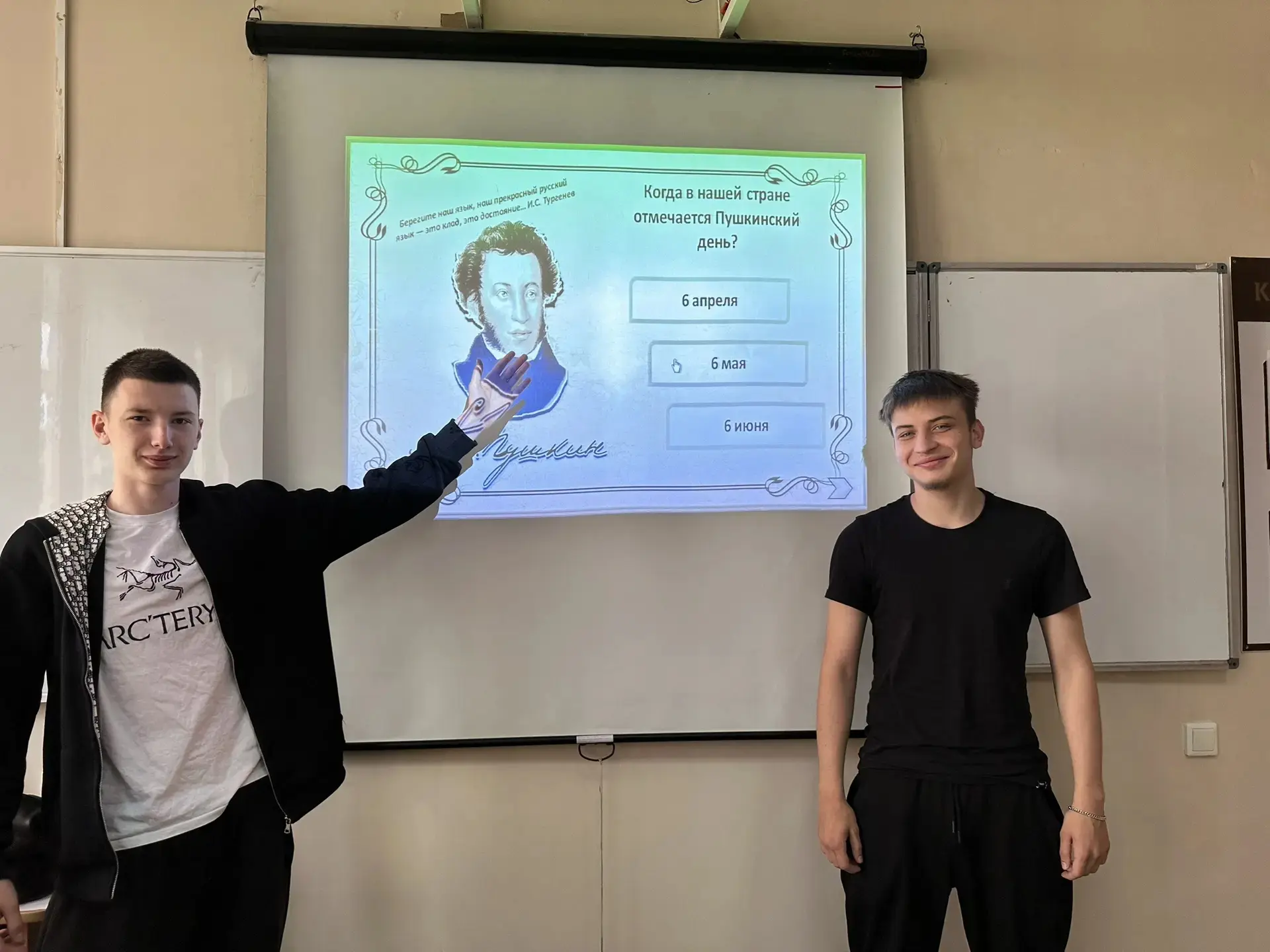Пушкин — наше всё! Первокурсники ЗМК устроили интеллектуальный баттл в День русского языка

В День р