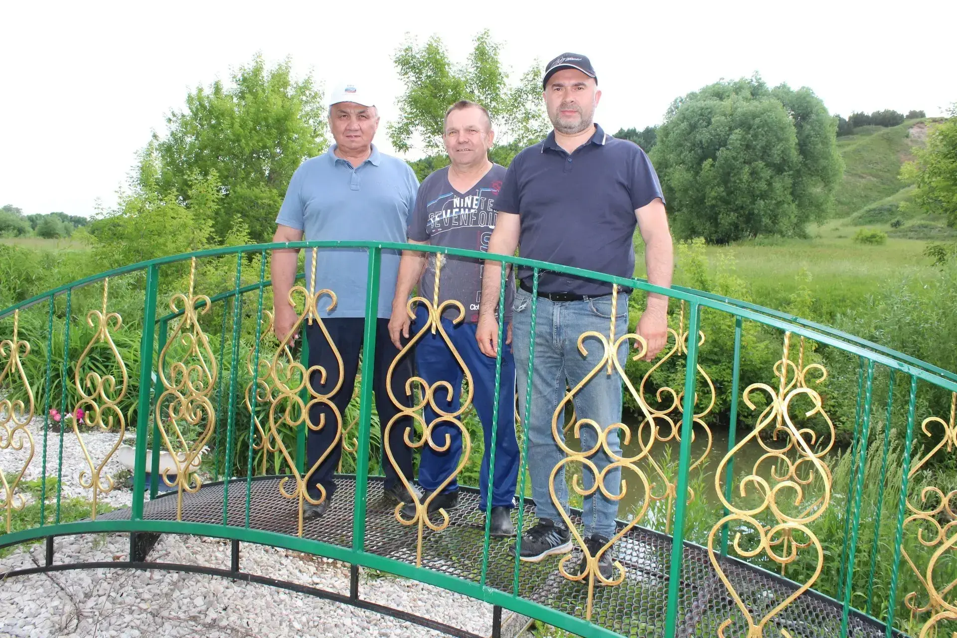 Җәй - мәшәкатьләр чоры

Бүген муниципаль район башлыгы Айрат Фатхуллин, район авыл хуҗалыгы һәм азык