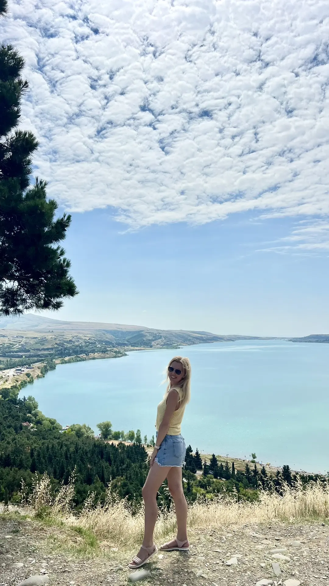 Тбилисское море 🌊🇬🇪 

📍Тбилисское водохранилище, 
https://yandex.ru/maps?whatshere%5Bzoom%5D=13&