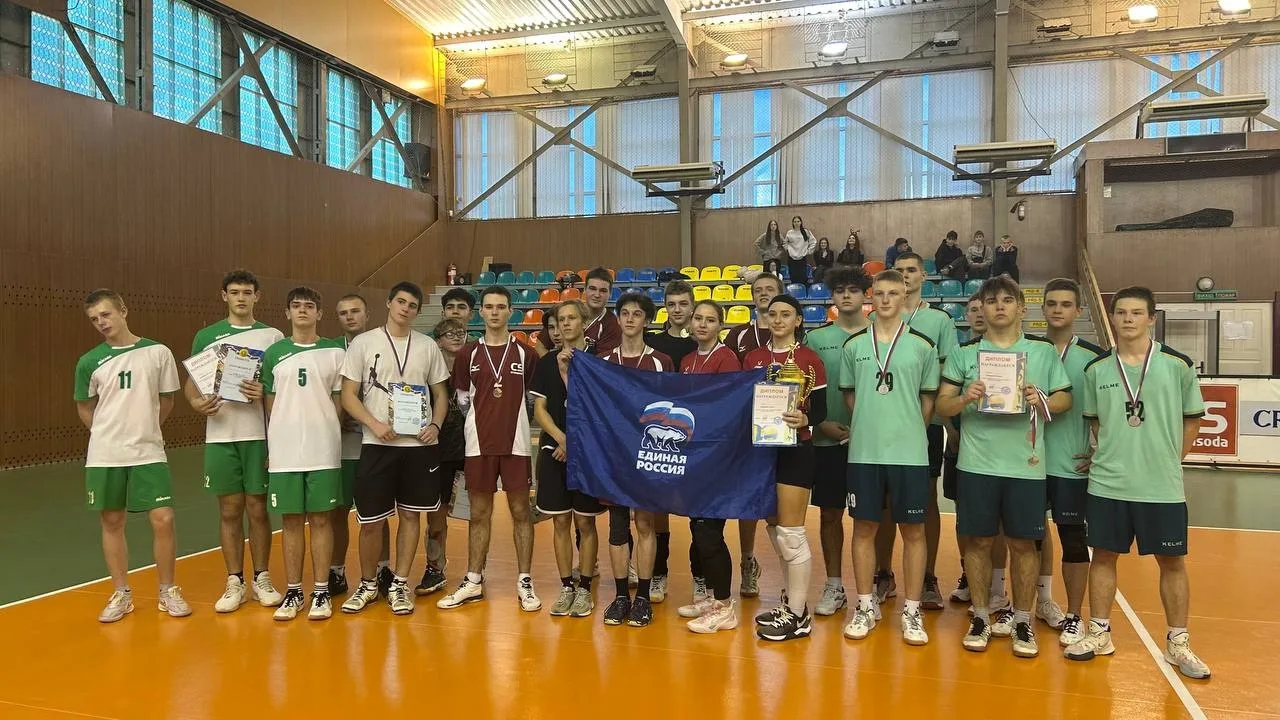 🎄Предновогодний турнир по волейболу среди юношей🏐

🌟Серия предновогодних волейбольных турниров за