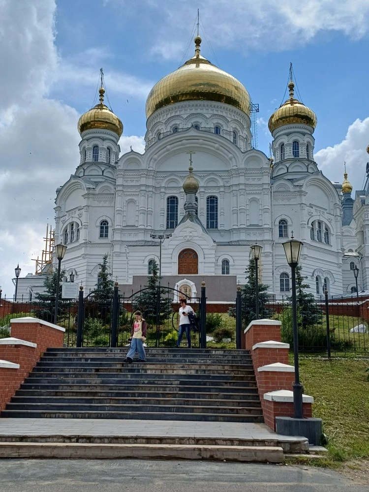 Белогорский Свято-Николаевский монастырь в Пермском крае - одно из самых знаменитых и посещаемых мес