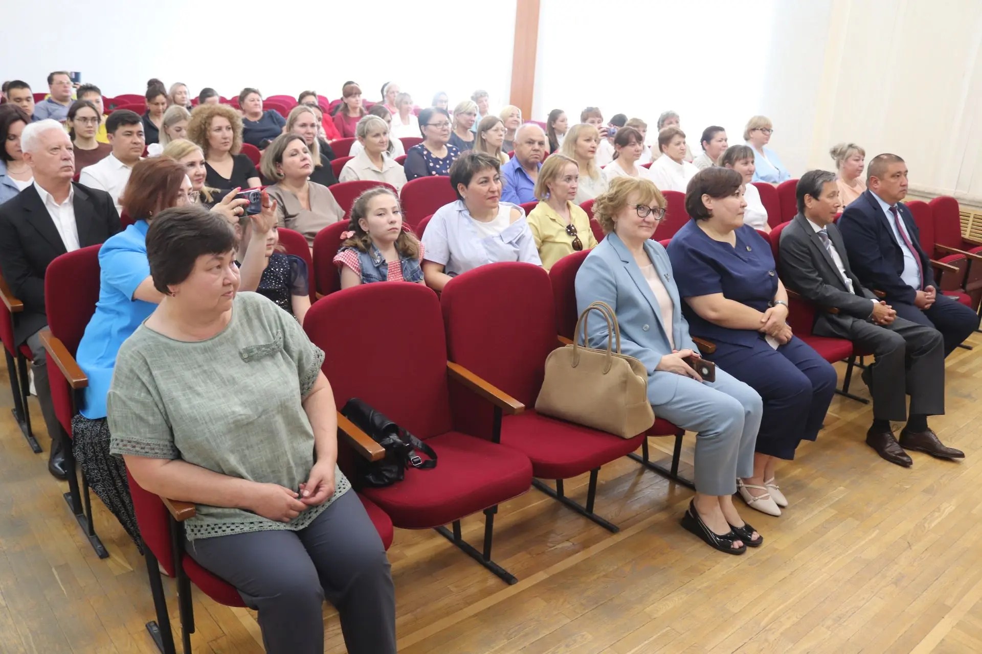Сегодня в администрации района мы чествовали медицинских работников. Вместе с депутатом Государствен
