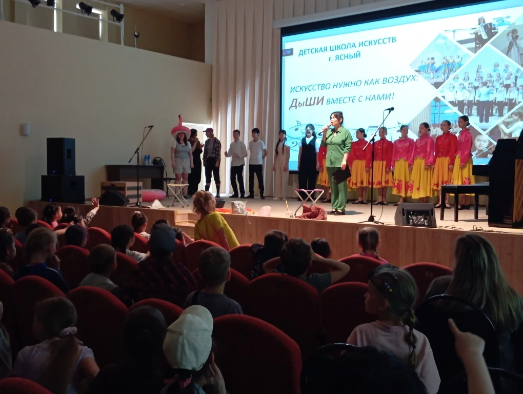 Воспитанники нашего лагеря «Солнышко» отправились в гости к друзьям — в Детскую школу искусств г. Яс