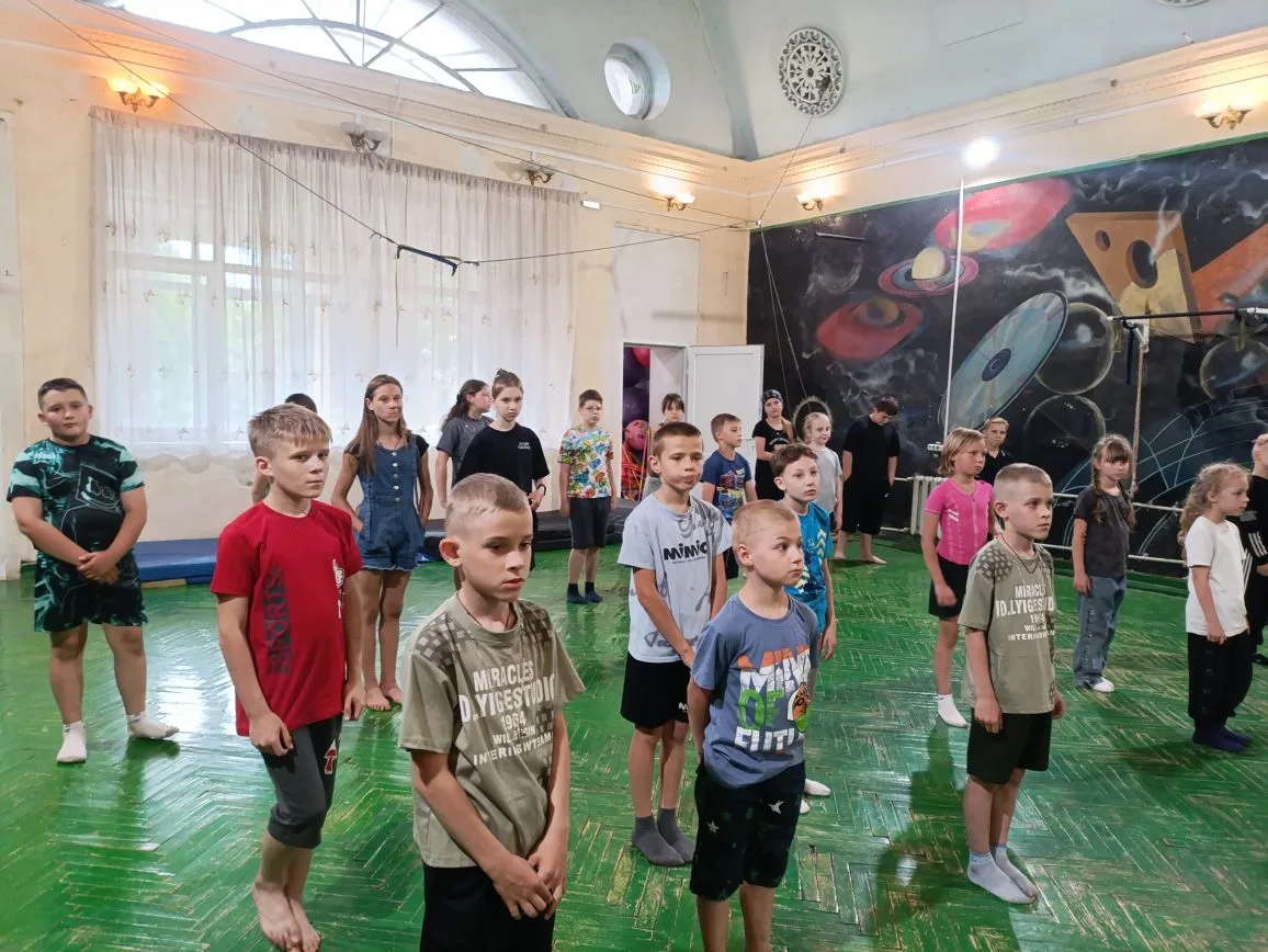 🎉✨ Зажигательные ритмы и народные танцы покорили Дворец культуры им. Воровского! ✨🎉
10 июня в стен