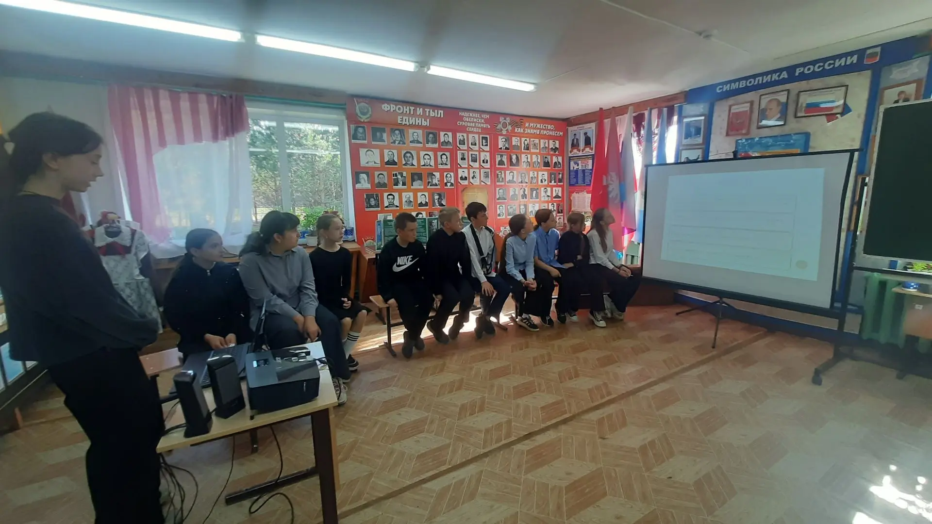 ## Всемирный день музеев
Сегодня, **18 мая**, отмечается **Международный день музеев**. 
В нашей шко