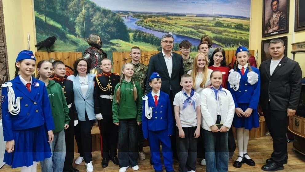 👫В день защиты детей состоялась встреча Губернатора Владимирской области Александра Авдеева с актив