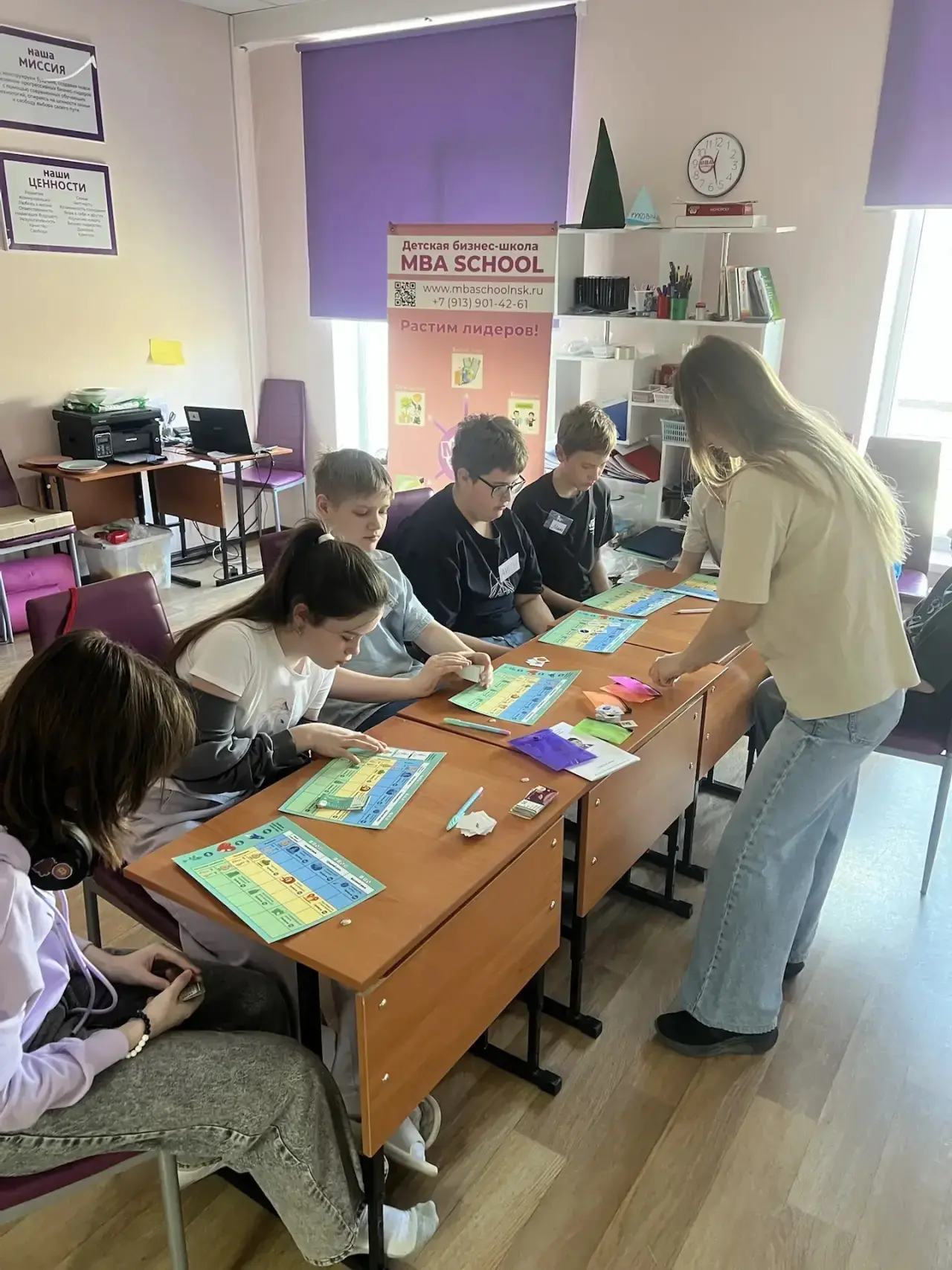 5 признаков того, что ребёнок успешно управляет конфликтами 🗣️🤝✨
🧑‍🦰👦 Бизнес‑школа «Созвездие л