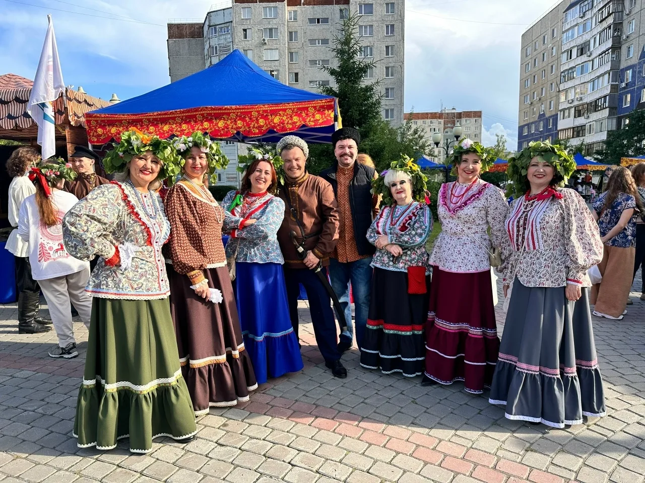 Тюменские казаки устроили такой «разгуляй», что у коней подковы звенели!
____
6 июня сквер «Казачьи 