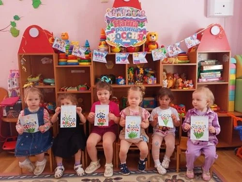 Наше творчество! Вот такие замечательные рисунки получились у малышей!