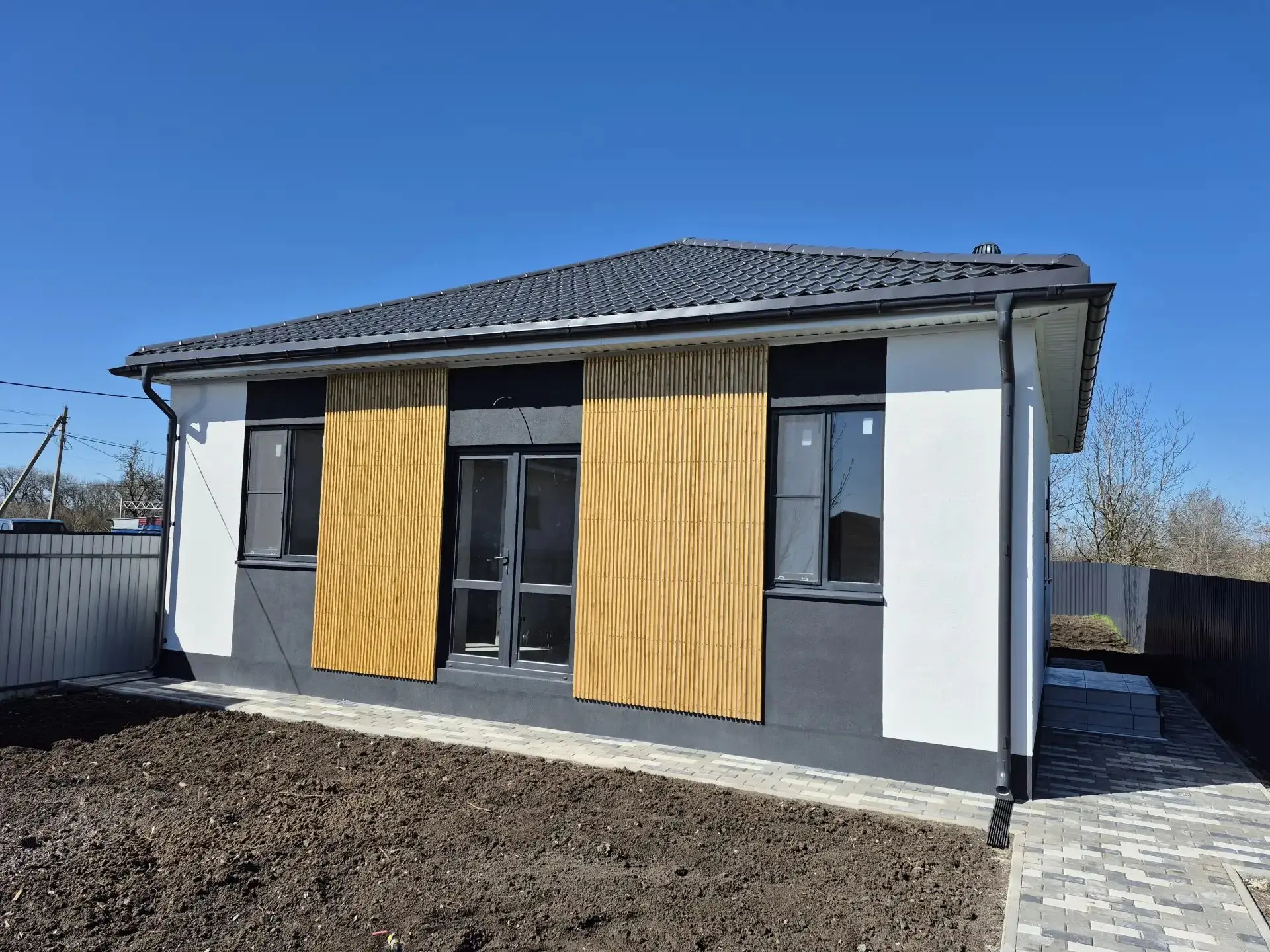 Построим такой дом 70м² на ВАШЕМ или НАШИХ участках.

Комплектации:

1. ТЕПЛЫЙ КОНТУР 
(фундамент, с