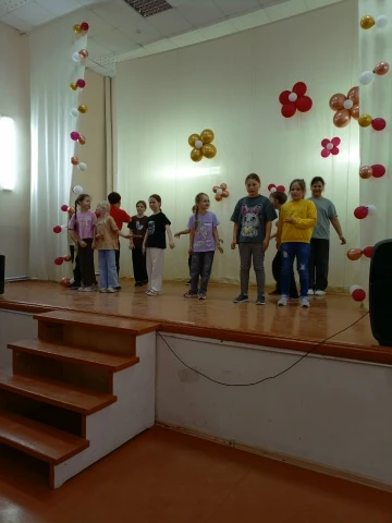 ТАНЦУЕМ ВМЕСТЕ! 💃💃

4 июня в пришкольном лагере царила атмосфера радости и движения!🙃🏃‍♂

В этот