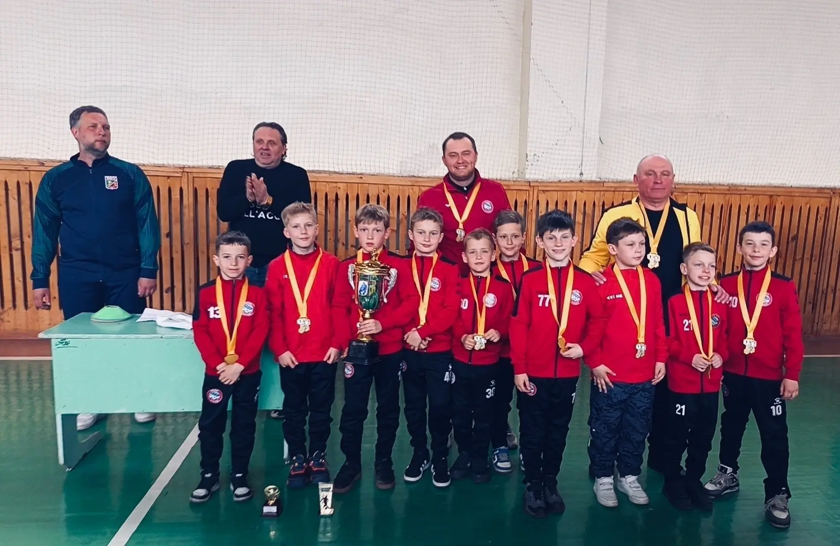 ✨ Поздравляем

⚽ команду "Спортивной школы №4" детей 2017 г. р.

🥇 с золотыми медалями

🏆 в ежегод