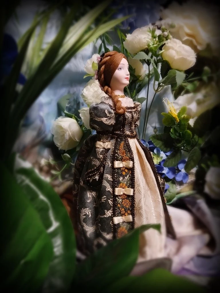 Екатерина Первая, которую вы ещё не видели 🌹 
 
Мы привыкли к строгим карточкам товаров: кукла на б