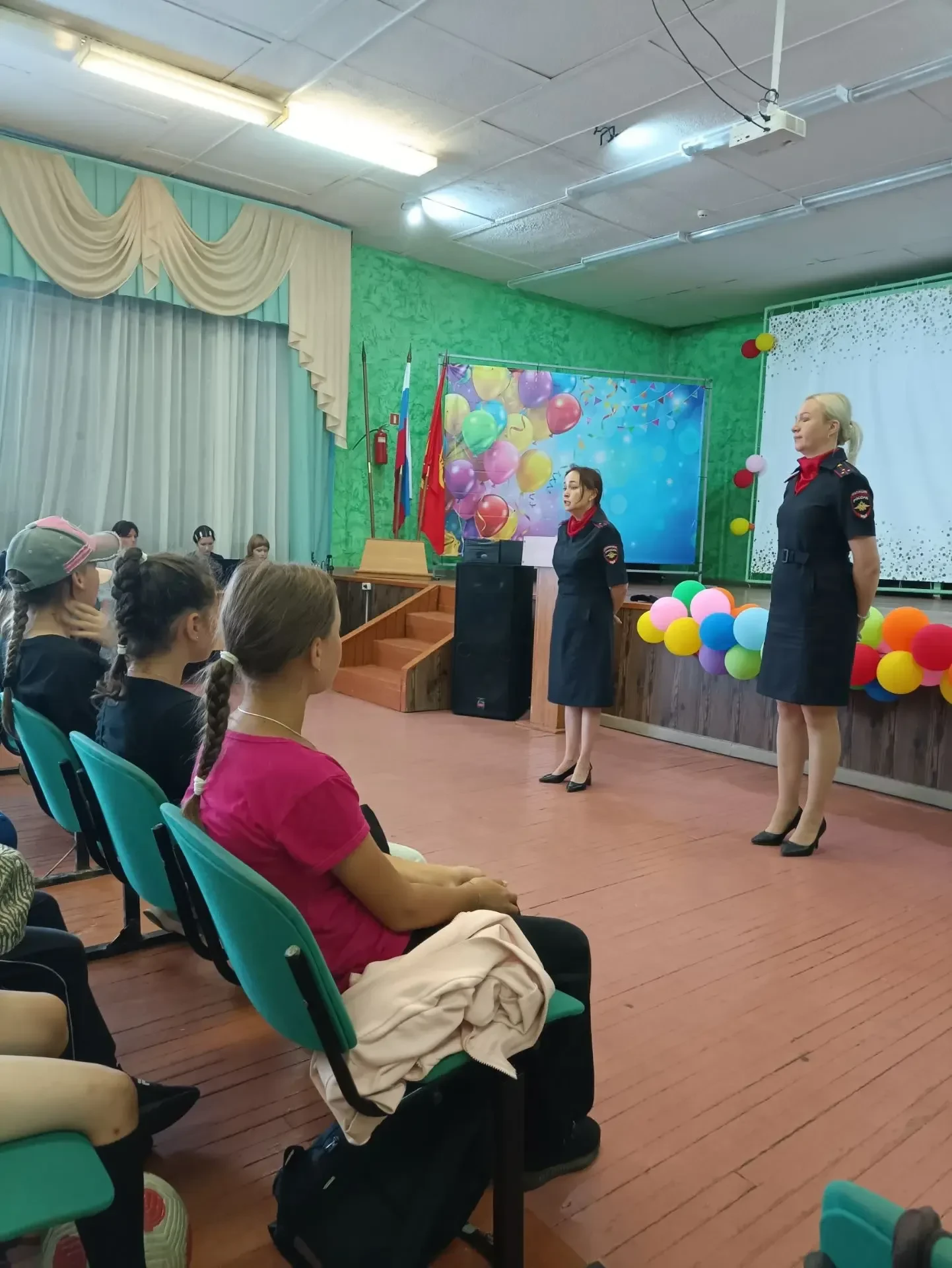 16.06.26 состоялась профилактическая беседа с ребятами ДЛО ' Ровесник" со старшим инспектором ПДН МО