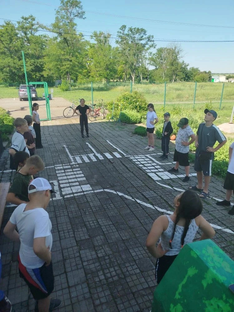 Продолжается школьный лагерь🎉
Ребята дружно приходят в лагерь для игр и веселья. 
Сегодня веселый п