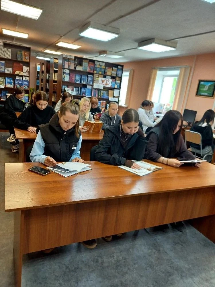 📙Как звучит Пушкин сегодня? Громко с трибуны или шёпотом в сердце?  Ко Дню русского языка мы задали