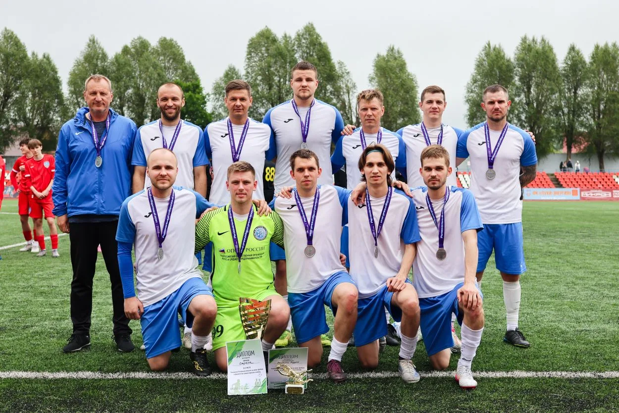 «Стрела» завоевал серебряные 🥈 медали Чемпионата Псковской области по мини-футболу в формате 6х6.
Т