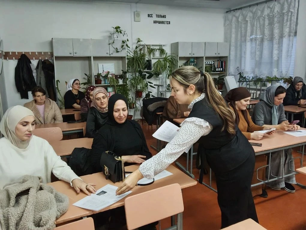 В МКОУ СОШ 7 прошли родительские собрания, где делось внимание вопросу "Безопасность детства"  с род