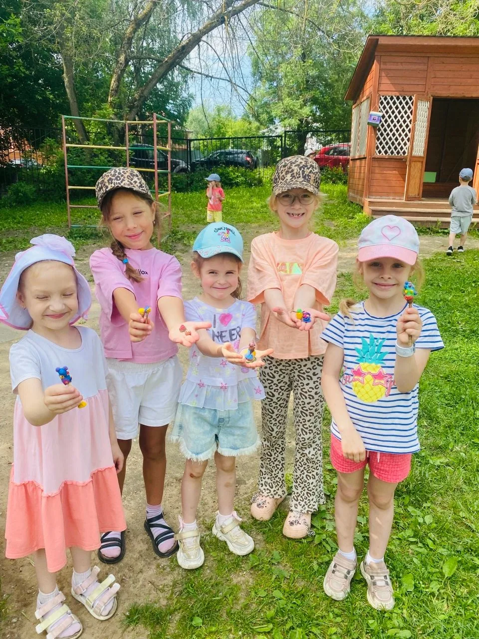 🍦 ВЧЕРА БЫЛ ВСЕМИРНЫЙ ДЕНЬ МОРОЖЕНОГО! А МЫ ОТМЕЧАЕМ ДО СИХ ПОР 😄

Какое у вас было любимое лакомс