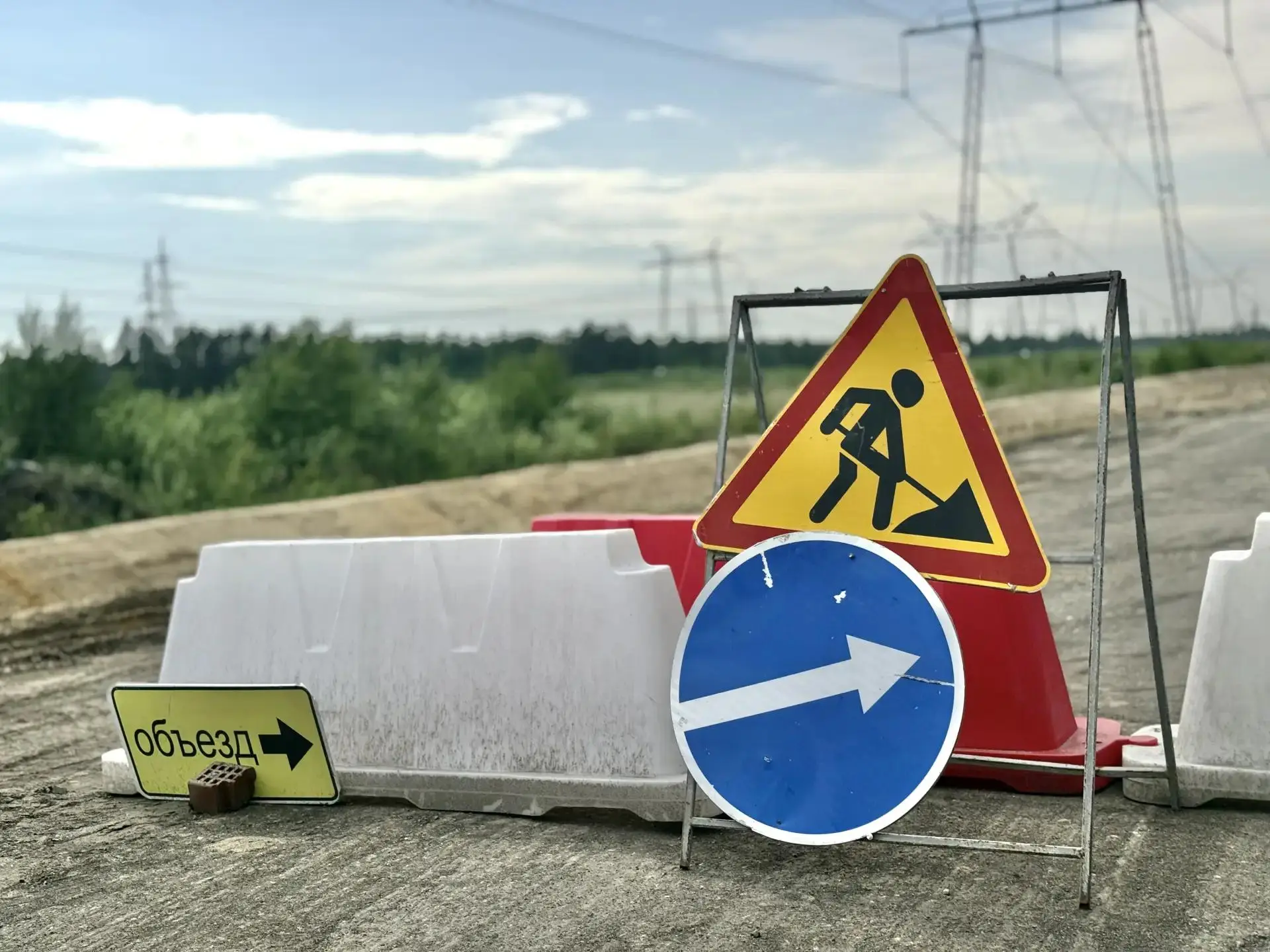 Сразу несколько участков дорог и проездов в Сургуте планомерно приводим в порядок.

Значимым объекто
