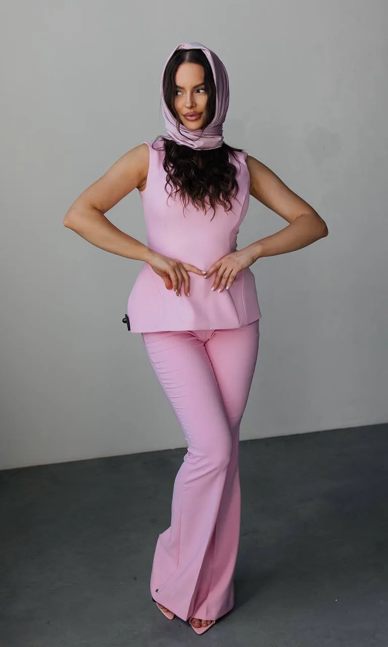 New Collection 😍😍

Premium 
Брюки 2500
Жакет 2990
Размеры 42-52

Есть рассрочка 
Есть оплата долям