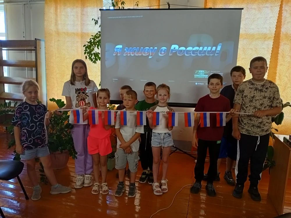 🇷🇺В преддверии праздника 12 июня — Дня России — в Кольцовском СДК проведена познавательно‑игровая 