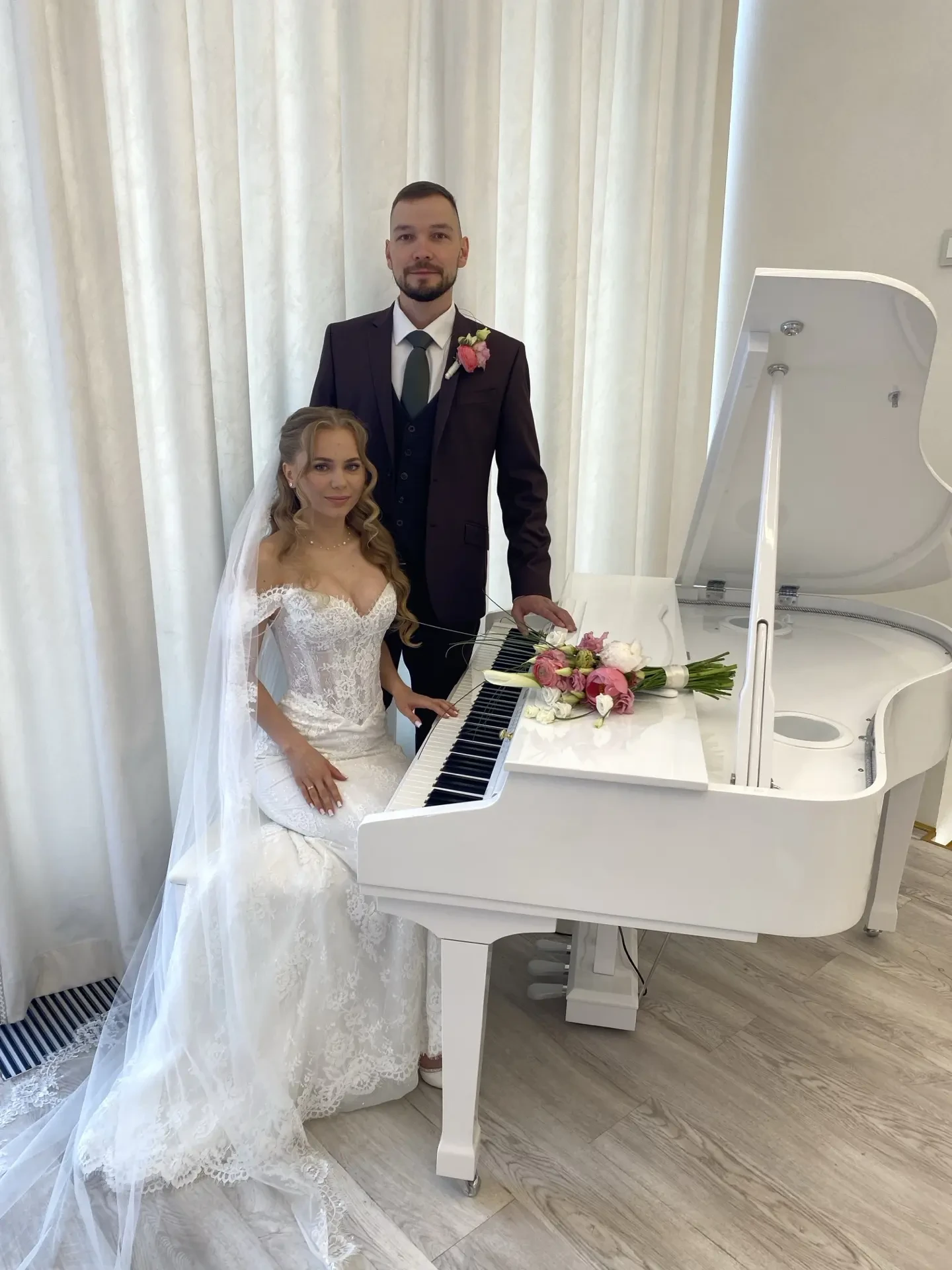 Весна в Салоне бракосочетания прошла под знаком любви💞

Сколько искренних улыбок, букетов и счастли