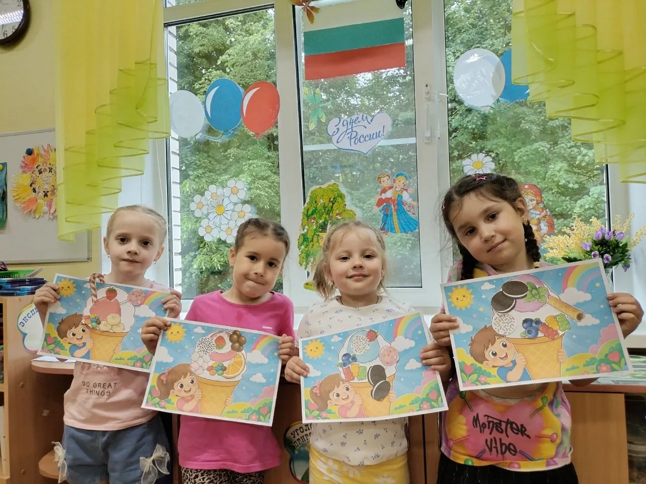 Ура! Наши воспитанники отметили сладкий праздник - "Всемирный день мороженого!".

🍨 Летом мороженое
