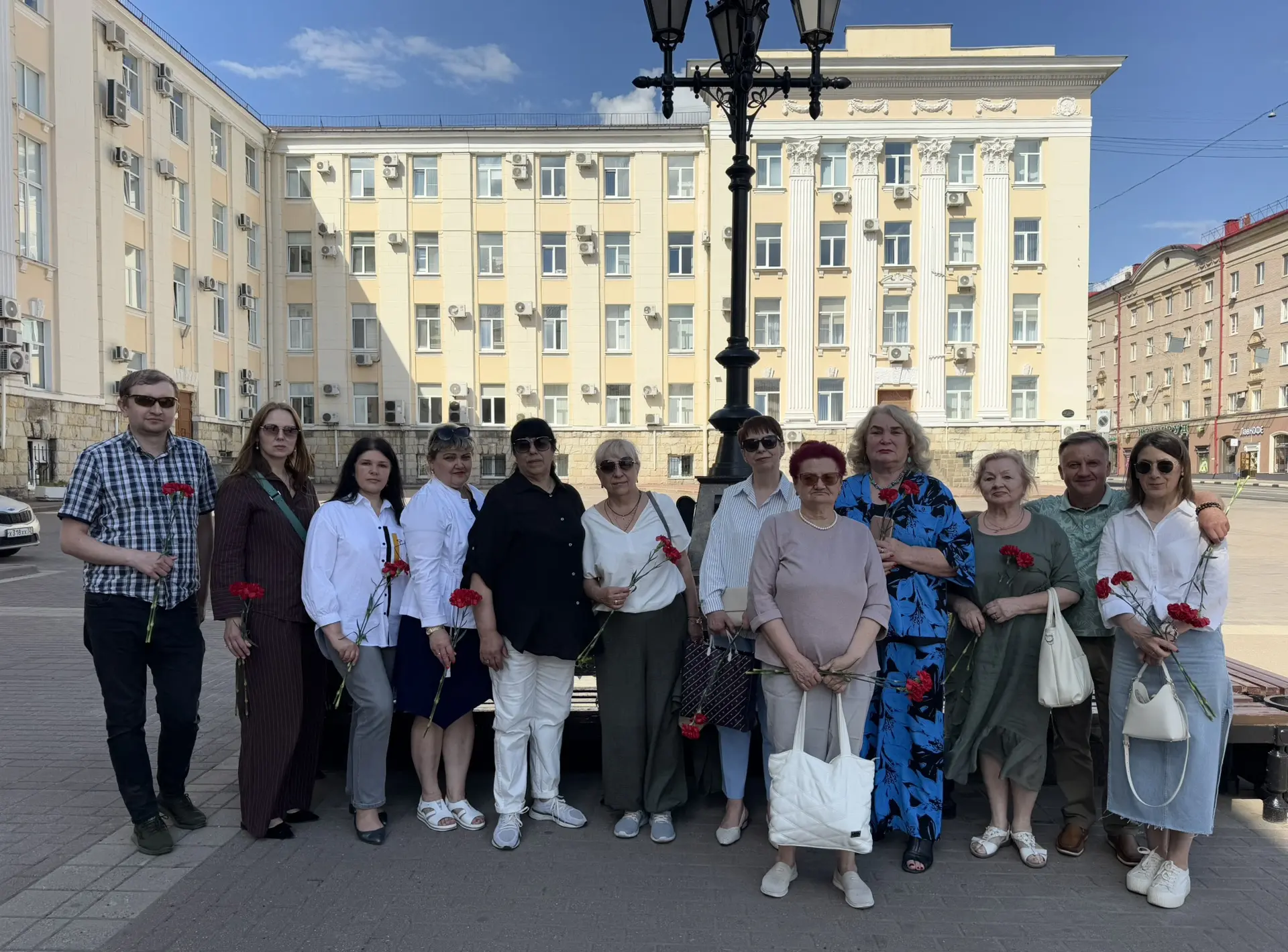 💐5 июня сотрудники Брянского областного театра юного зрителя вместе с представителями учреждений ку