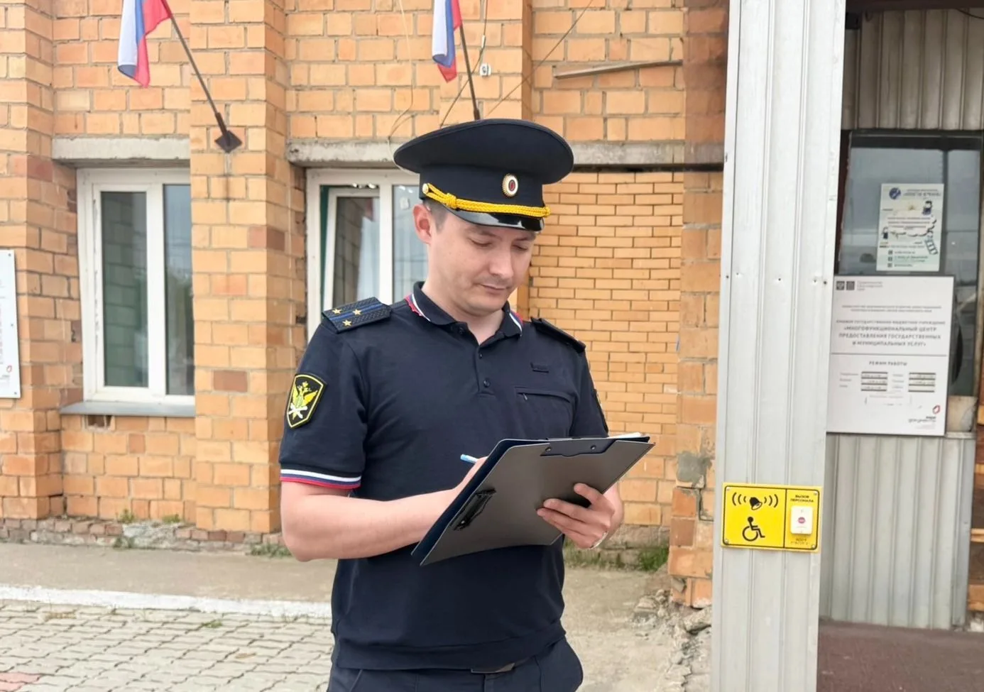 🫡 Судебные приставы обеспечили доступную среду для незрячих и слабослышащих пациентов в Красноярско