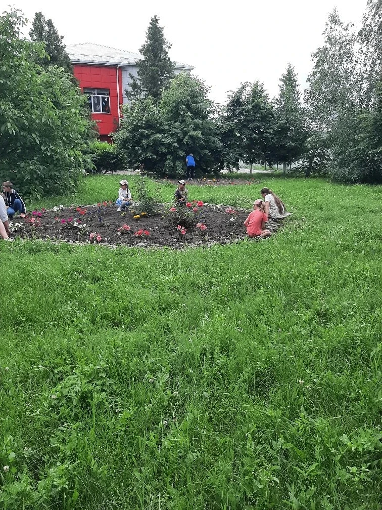 Вот уже третью неделю в летнем оздоровительном лагере Кочетовской школы царит атмосфера созидания: р