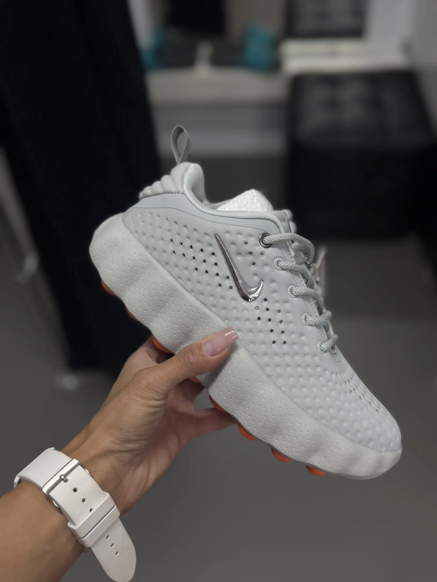Кроссовки «NIKE»🤌🏽
.
Размер: 36-45
.
Цена: 3.699₽

Магазин URBAN ждёт тебя каждый день с 11:00 до 