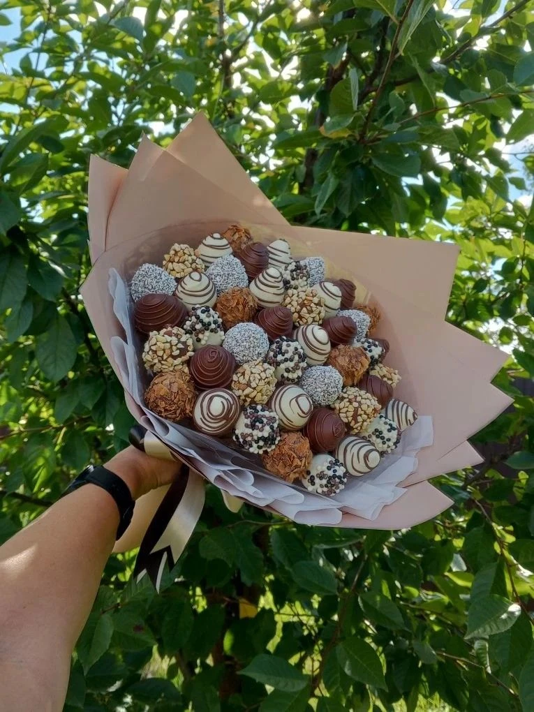 Сладкое искушение по невероятной цене!

Наш фирменный букет из отборной клубники в нежнейшем шоколад