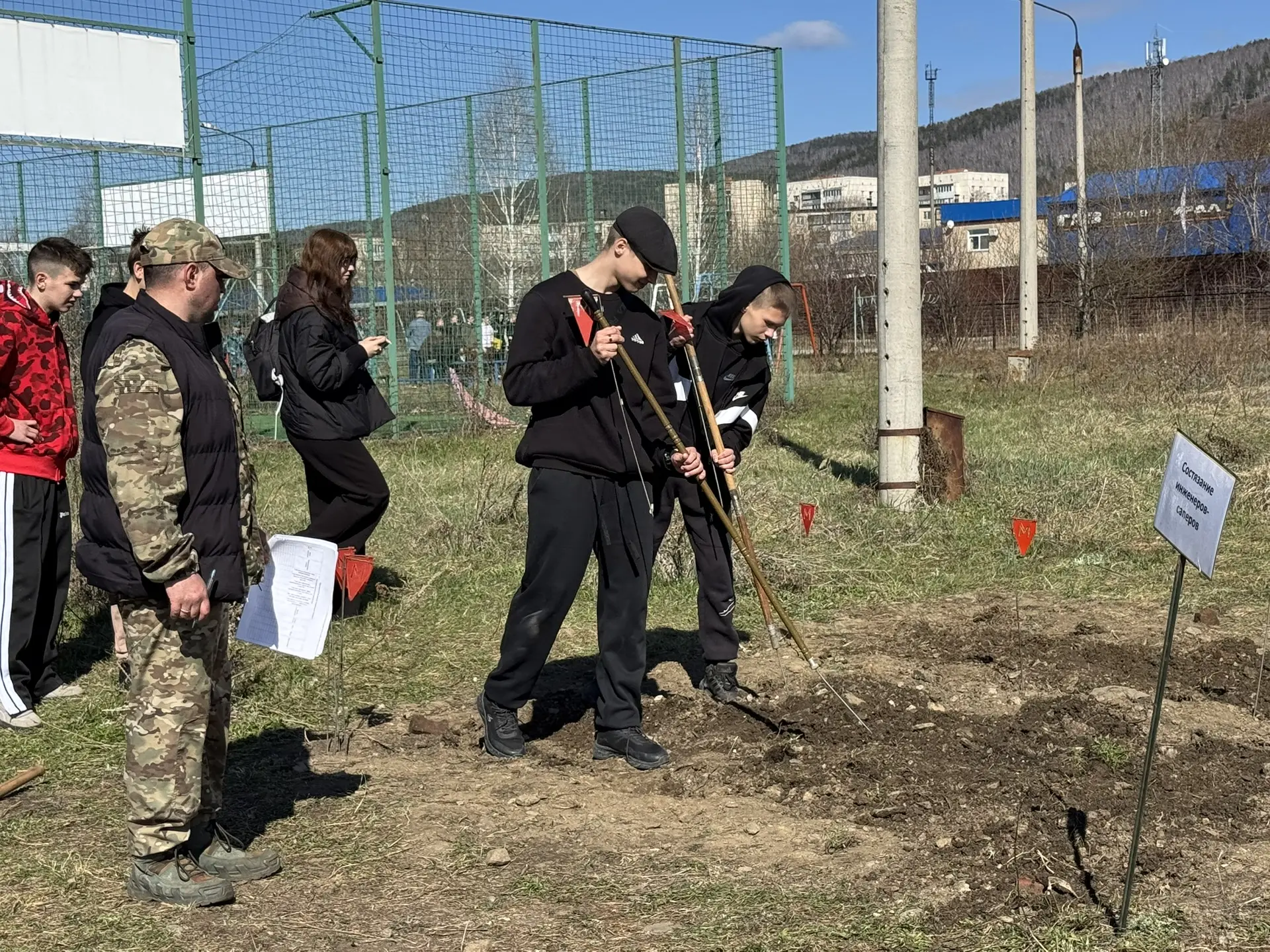 🪖 Наша школа приняла участие в «Зарнице 2.0»🪖

Вчера и позавчера наши ученики с честью представили