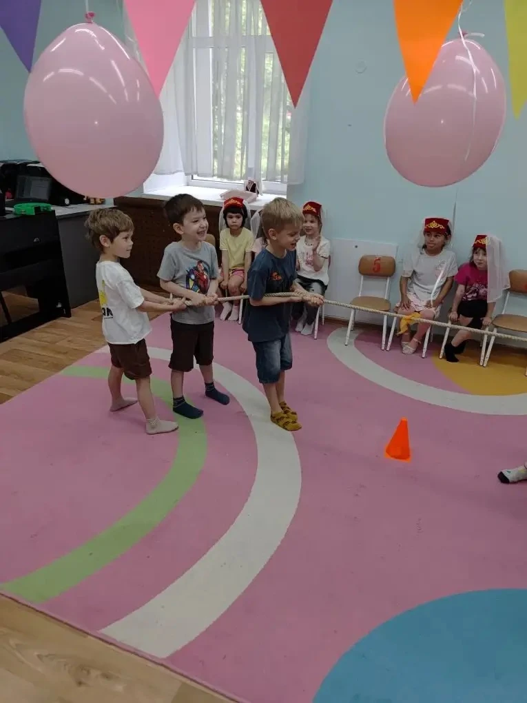 На Толстого, 16 отмечали Сабантуй — было шумно, весело и очень дружно! 🥳 Дети с радостью участвовал