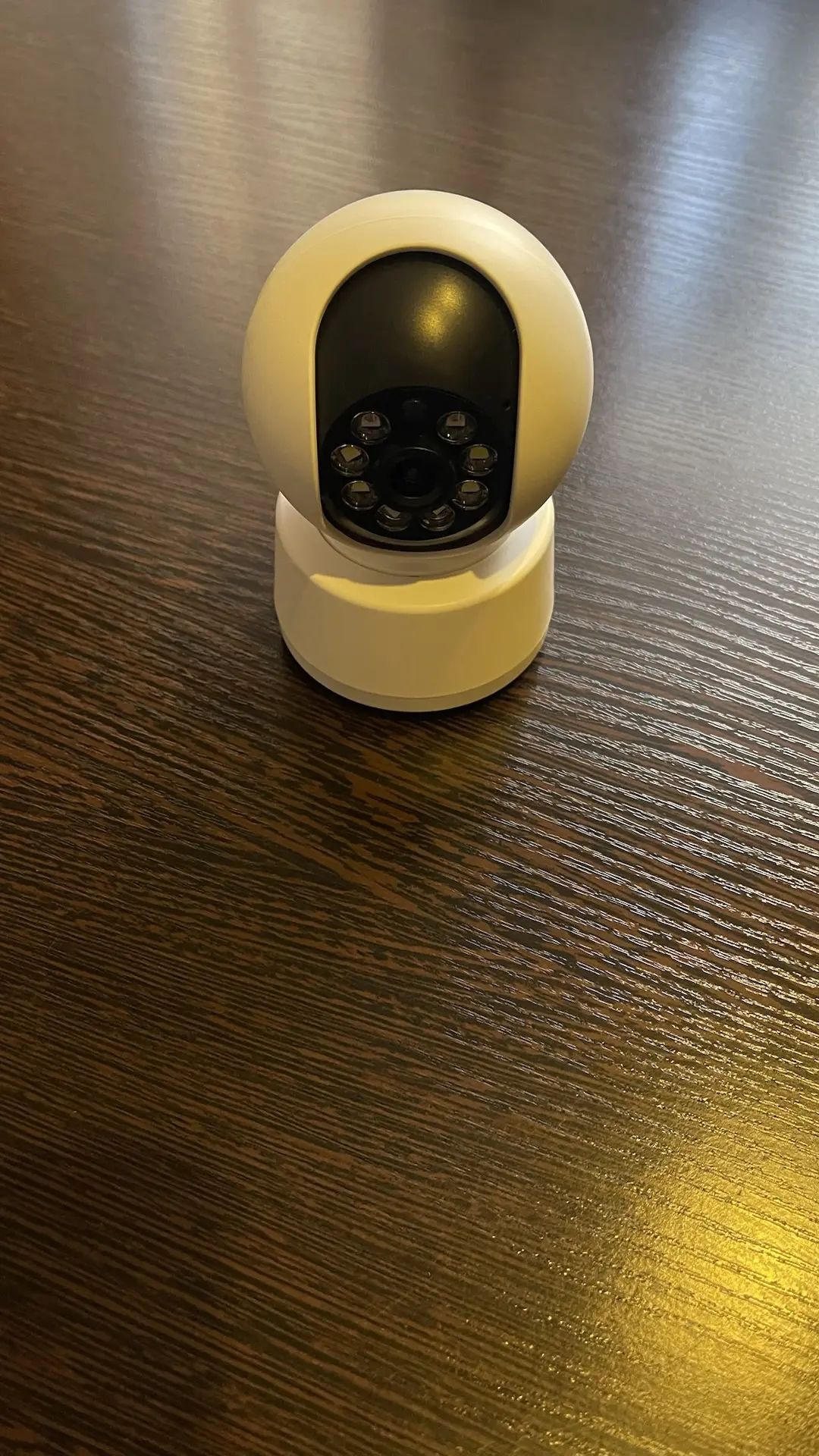 Умная WiFi Камера с с обратной связью (Радио няня) 

Комплект: Провод , блок, крепеж. 
Работает от п