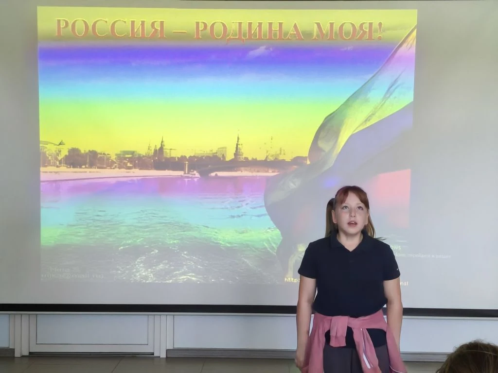 Конкурс чтецов ко Дню России в нашем школьном лагере "Радуга".

Сегодня в нашем лагере царила особен