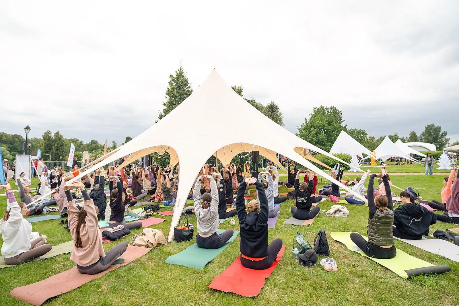 🧘‍♀️ Любителей активного образа жизни приглашают в «Царицыно» на Международный день йоги. Он пройде