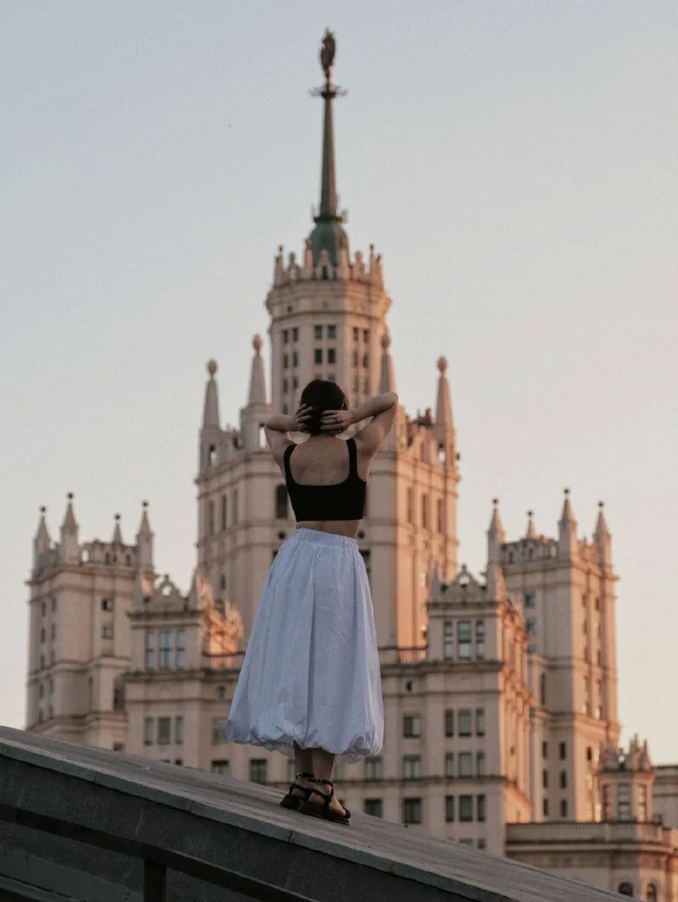 По всем сталинским высоткам за один день 

🗓️ Ср, Пт-Вс
📍 старт от метро «Красные ворота»

🎟️ от 