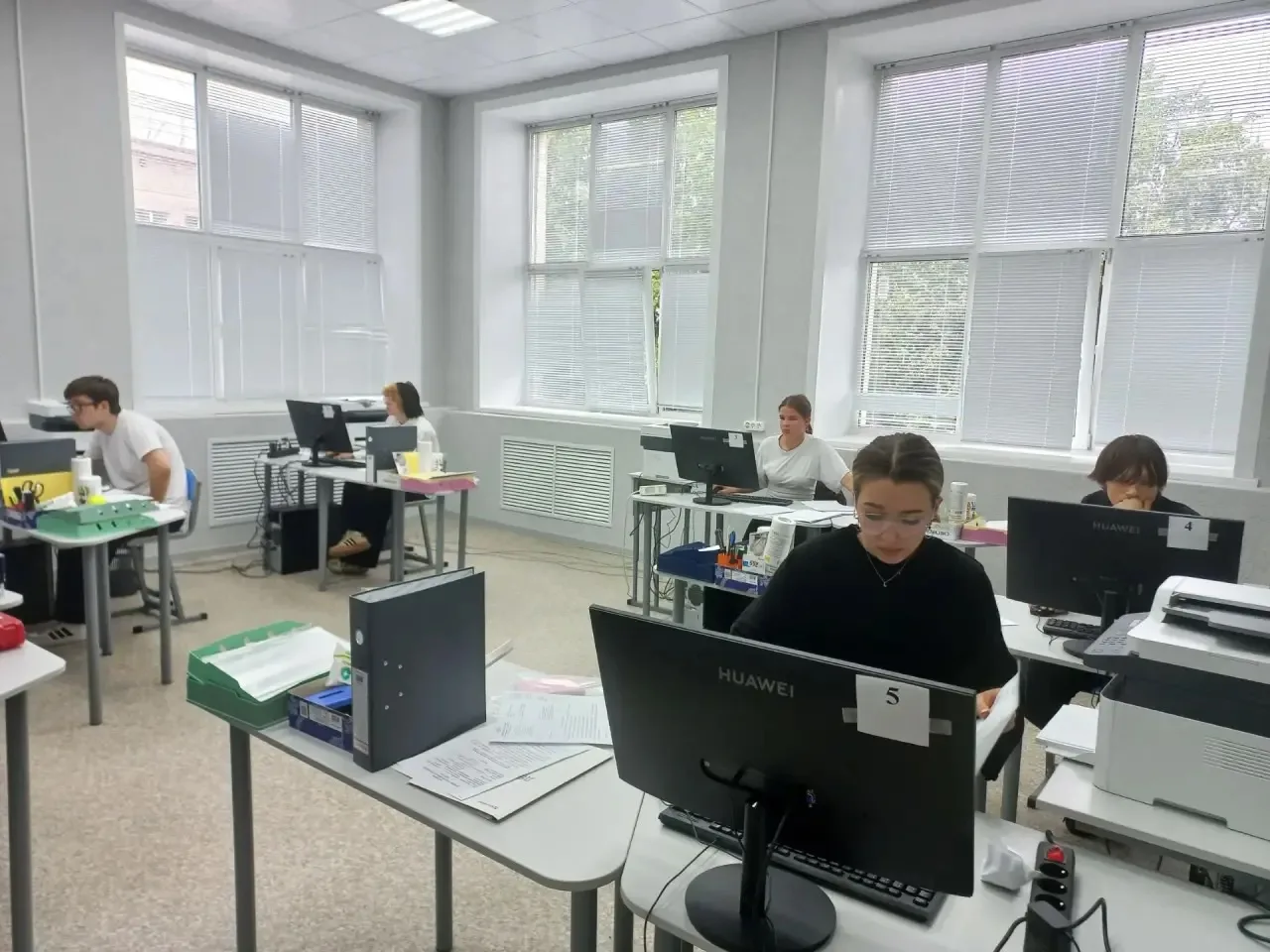🧑🏻‍🔧⚙️👩🏻‍💻🖥️🧑🏻‍💼📑
15 июня 2026 г. стартовали демонстрационные экзамены сразу в четырех гр