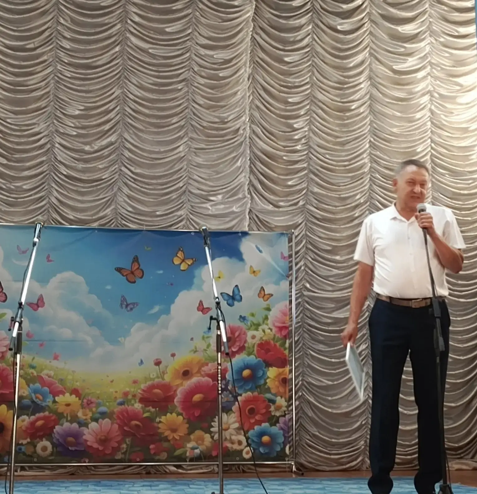 Сегодня, в преддверии Дня России, в Старобезгинском СДК состоялся традиционный фестиваль песни «Лейс