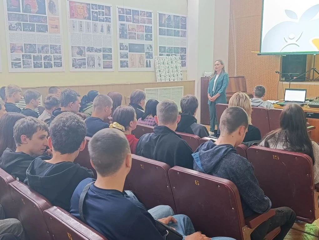 📢 Достучаться до каждого — специалисты ОЦПНП продолжают профилактические встречи с учащимися.

🏫 О