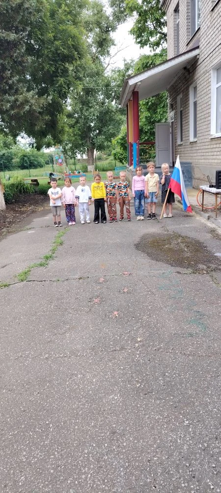 июня - ДЕНЬ РОССИИ!

Нам праздники для радости даны,

Мы знаем их немало, самых разных,

Но день Рос