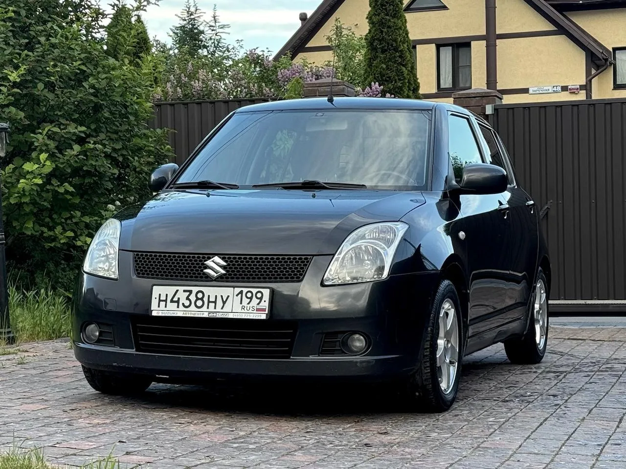 Suzuki Swift
2007 год
1.3 робот
103 000 км родного пробега !
ПТС оригинал.
Было 2 владельца из одной