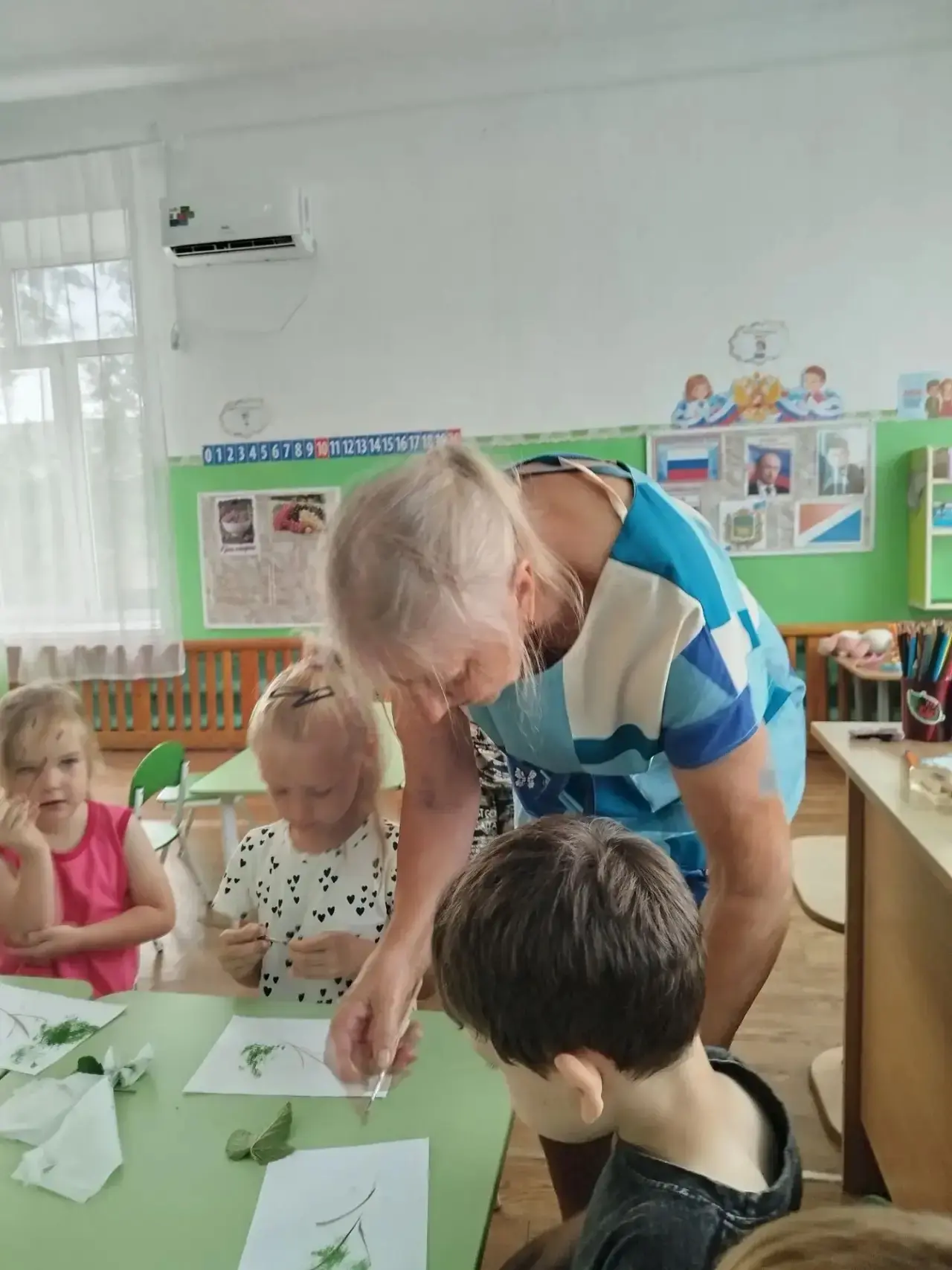 В средней группе прошел ароматный и познавательный «День смородины».

Утро началось с увлекательной 
