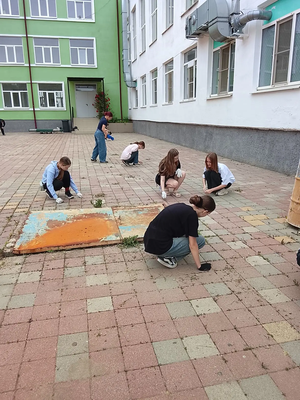 #ЛетняяПрактика
Продолжает свою работу летняя трудовая бригада.